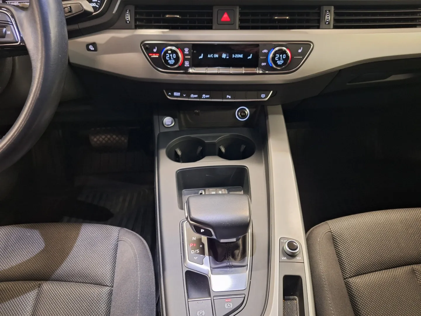 AUDI A4 SZC-785 carousel image