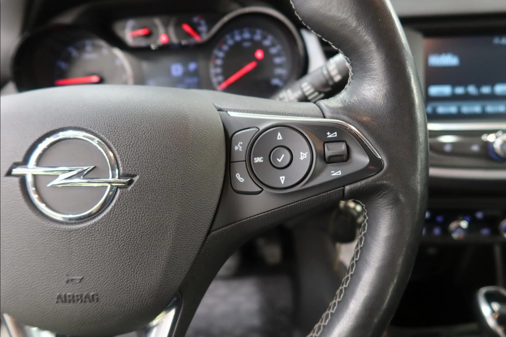 OPEL Crossland FRA-142 carousel image