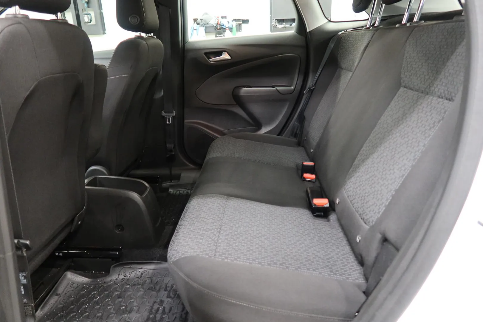 OPEL Crossland FRA-142 carousel image