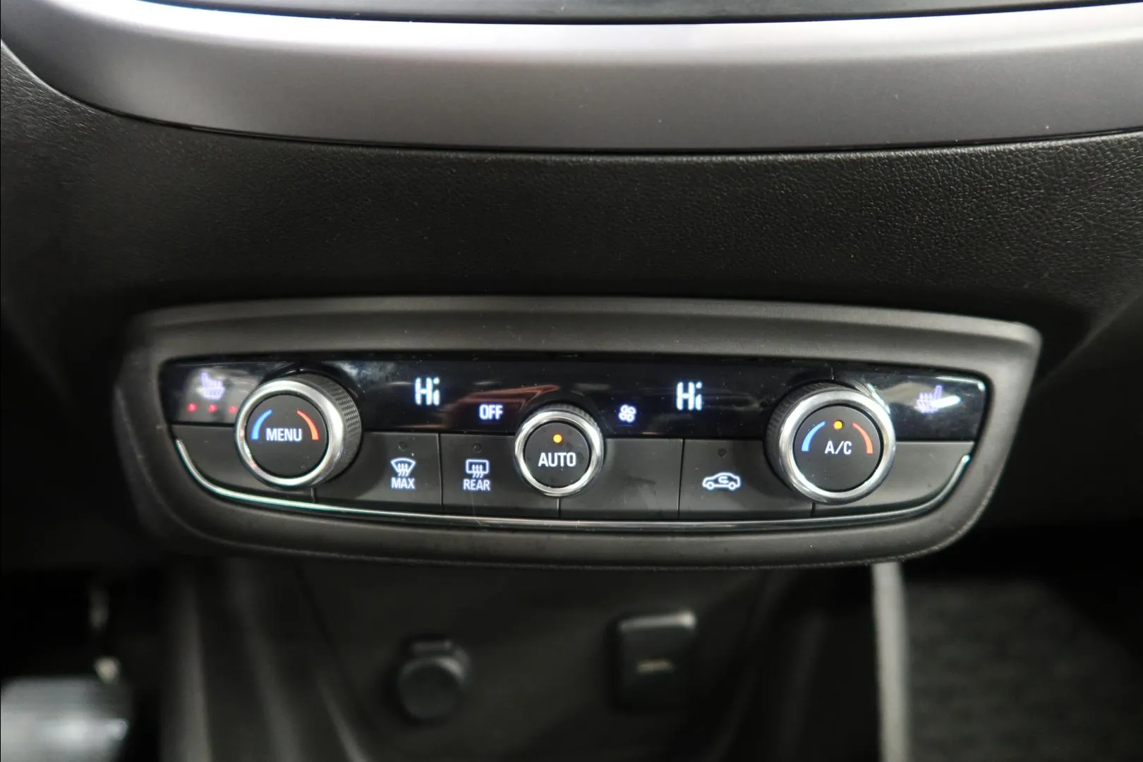 OPEL Crossland FRA-142 carousel image