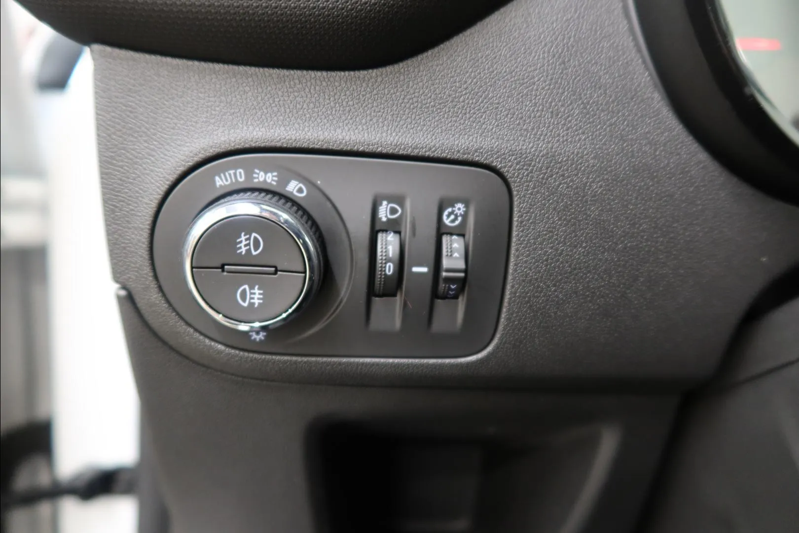 OPEL Crossland FRA-142 carousel image