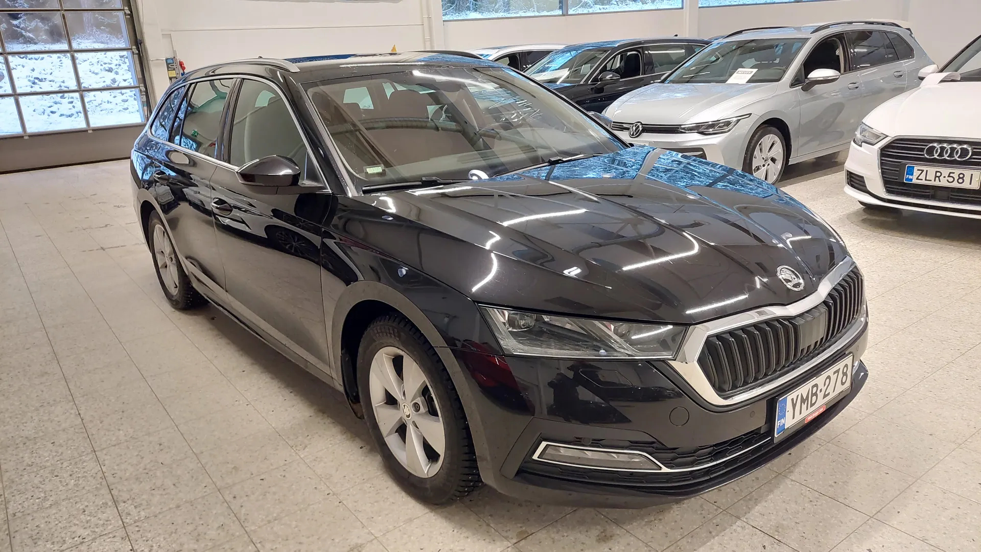 SKODA Octavia YMB-278 carousel image