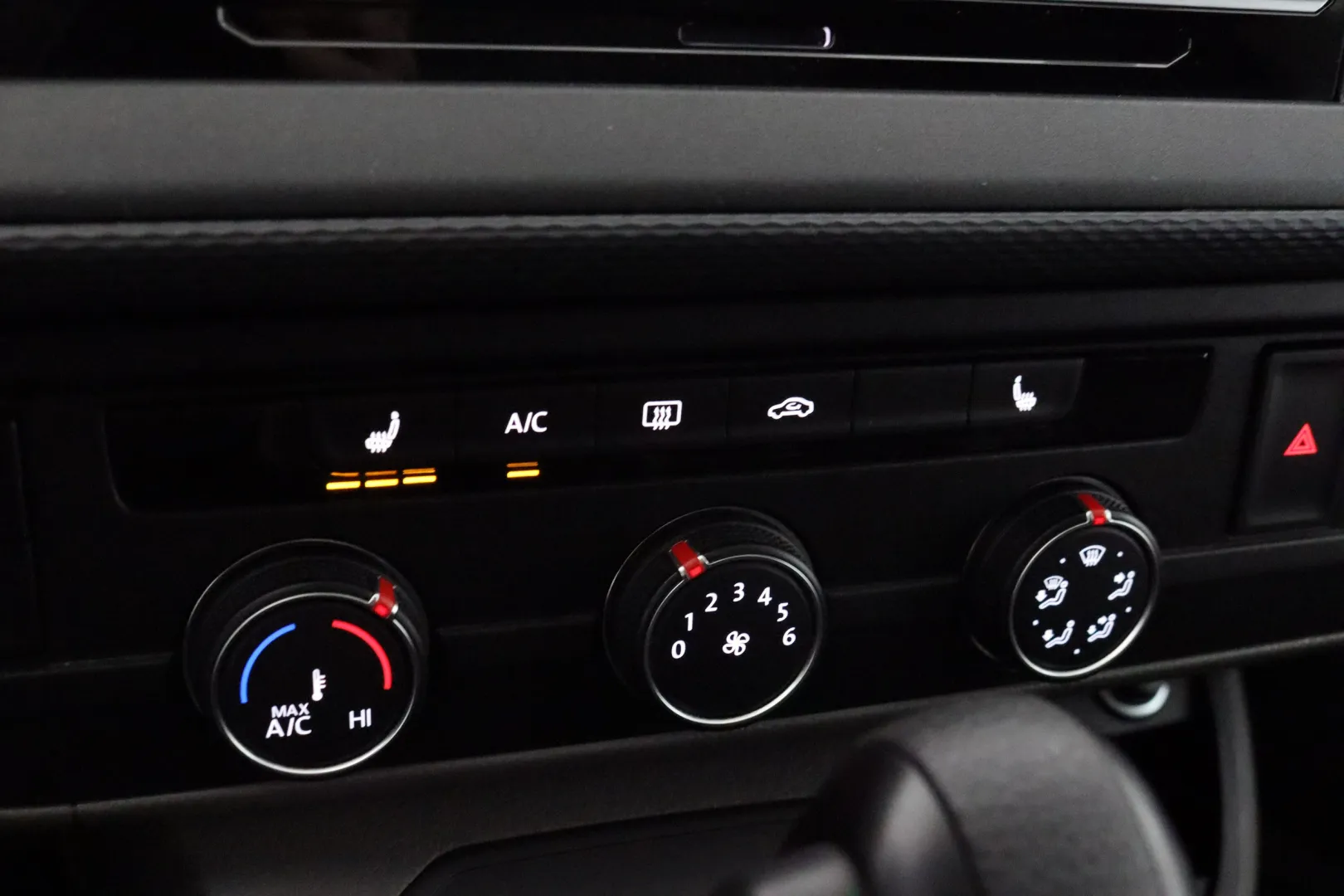 VOLKSWAGEN Transporter YXS-252 carousel image