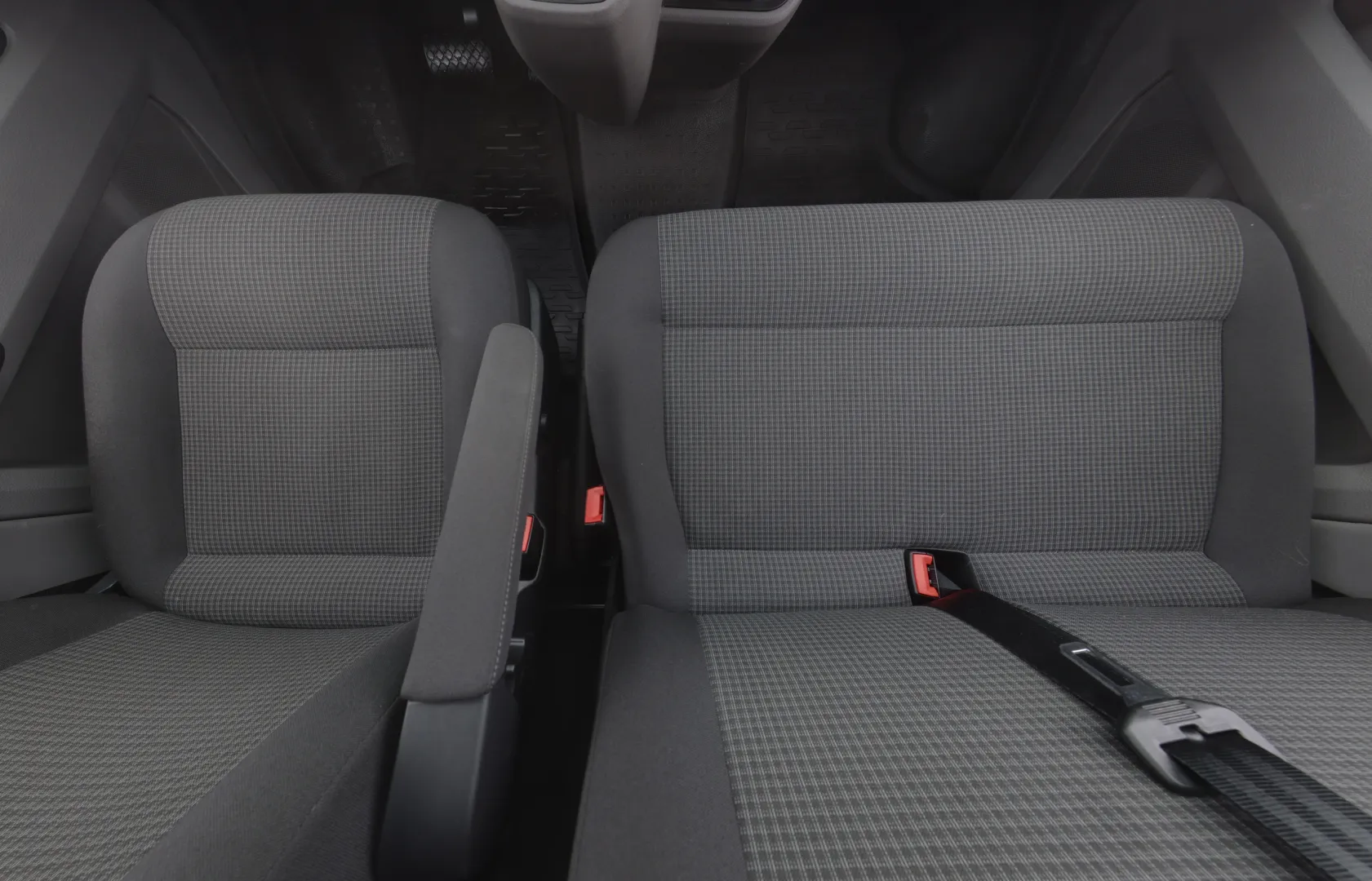 VOLKSWAGEN Transporter YXS-252 carousel image