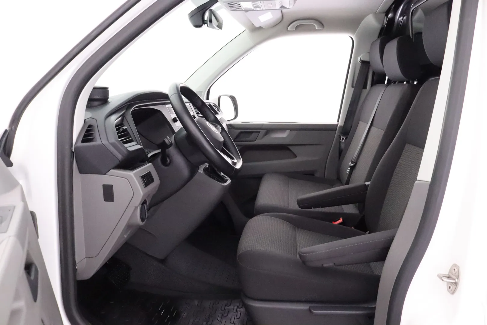 VOLKSWAGEN Transporter YXS-252 carousel image