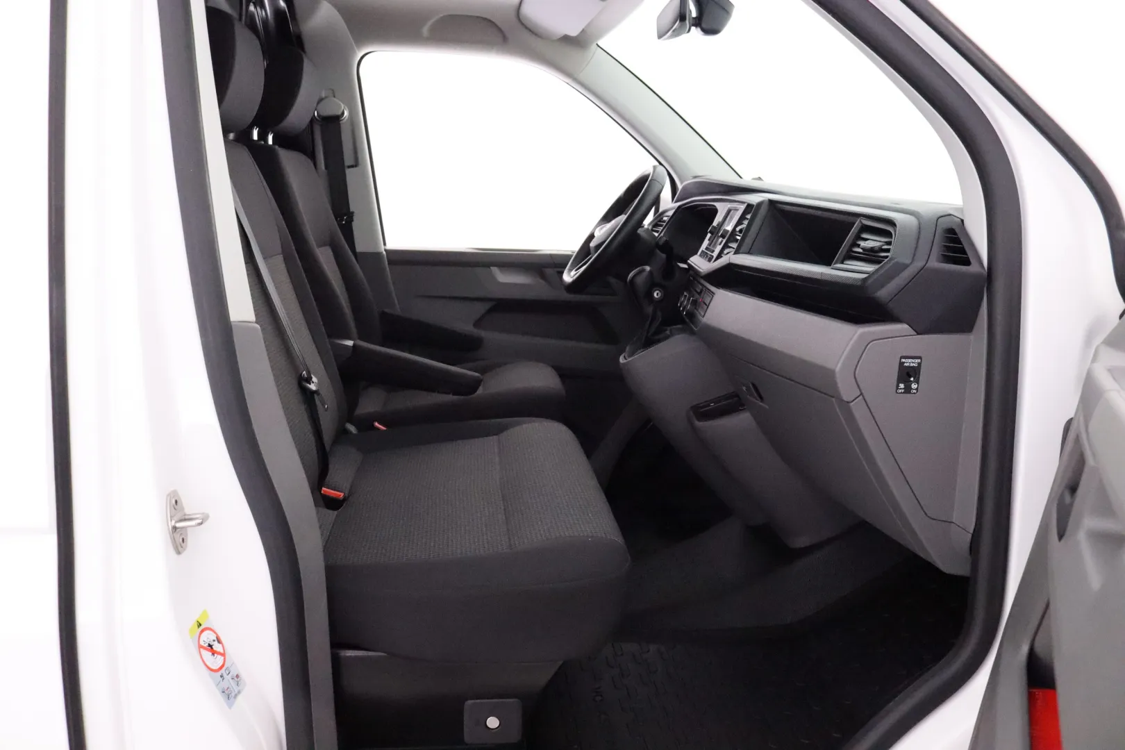 VOLKSWAGEN Transporter YXS-252 carousel image