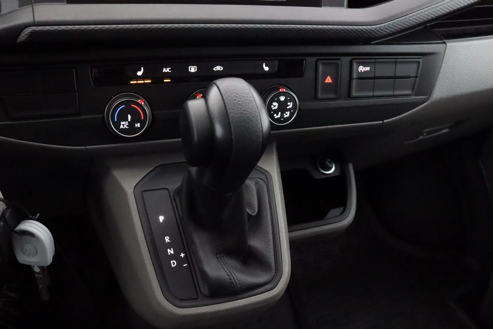 VOLKSWAGEN Transporter YXS-252 carousel image