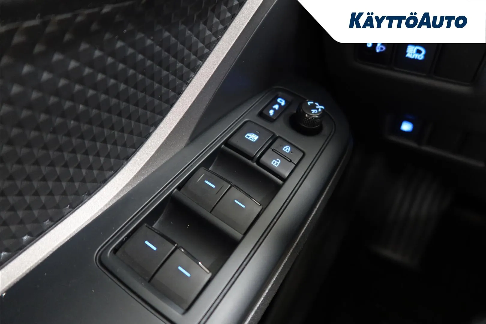 Toyota C-HR GOS-240 carousel image