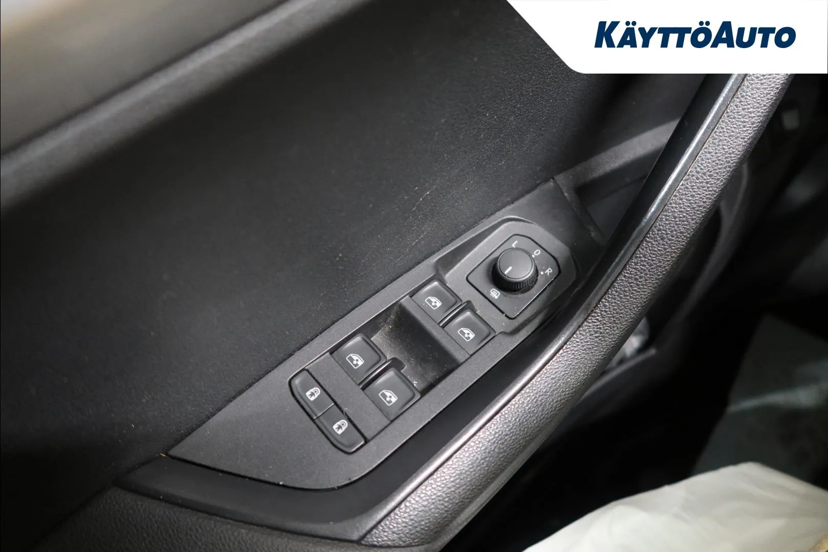 SKODA Karoq GNU-899 carousel image