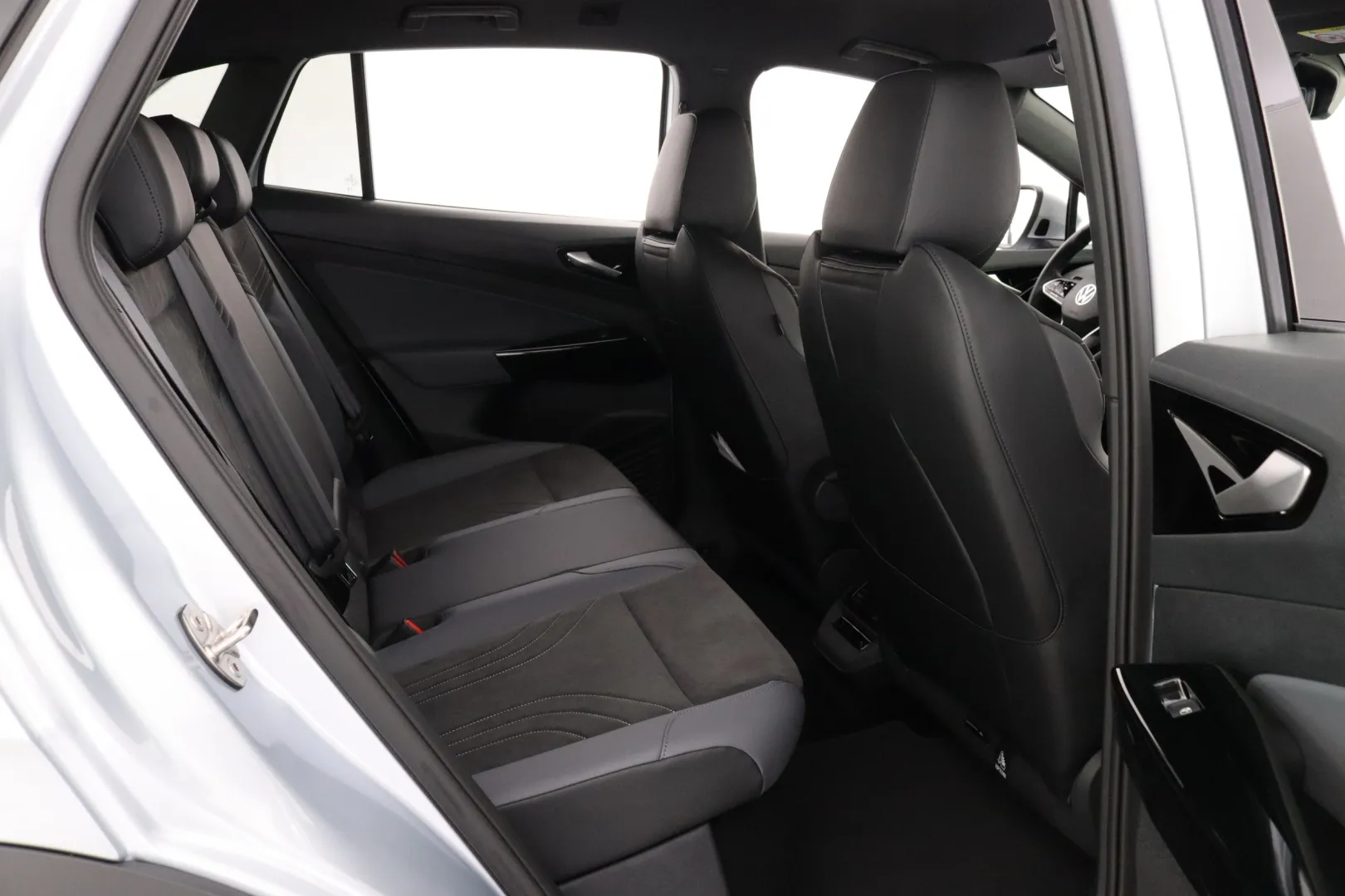 Volkswagen ID.4 RXS-453 carousel image