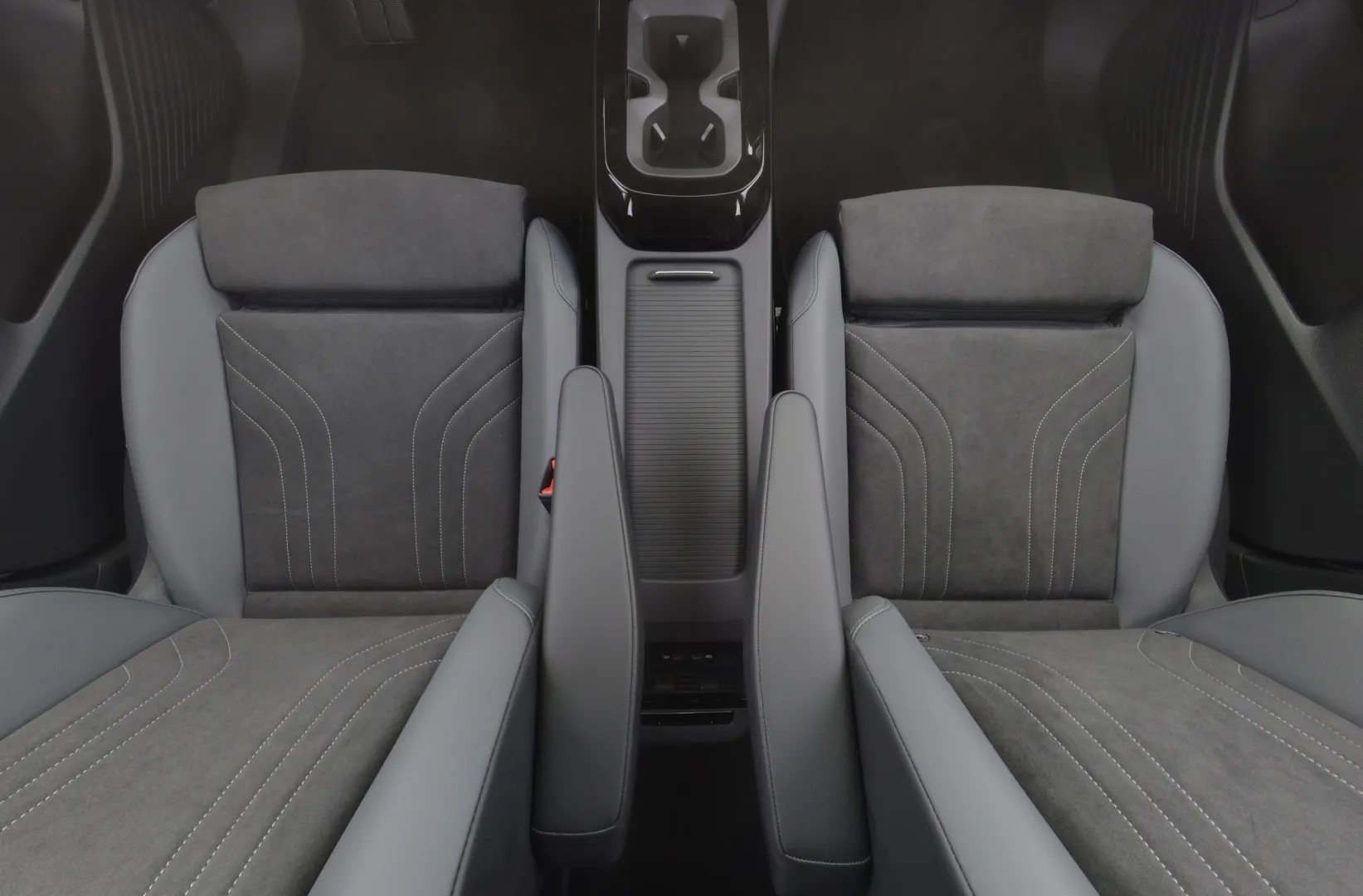 Volkswagen ID.4 RXS-453 carousel image