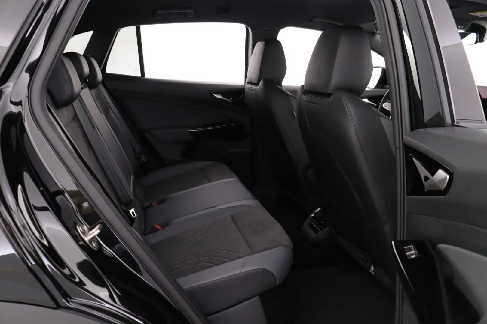 Volkswagen ID.4 NOK-327 carousel image