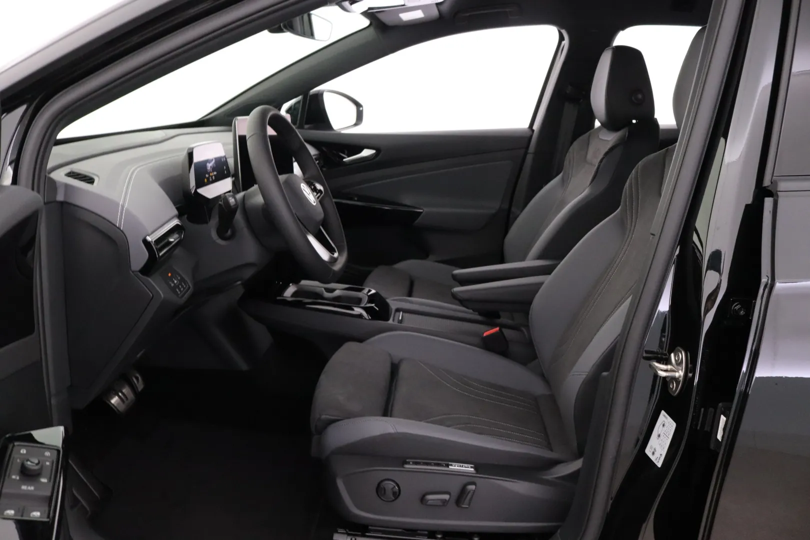 Volkswagen ID.4 NOK-327 carousel image