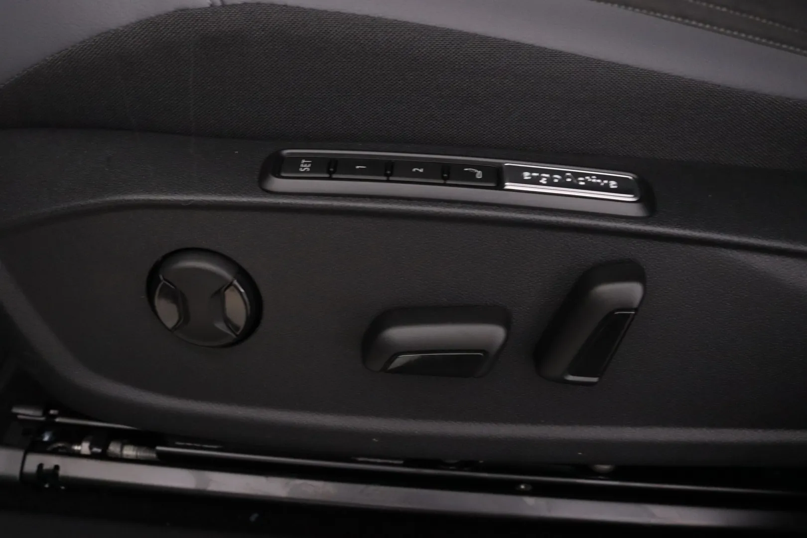 Volkswagen ID.4 NOK-327 carousel image