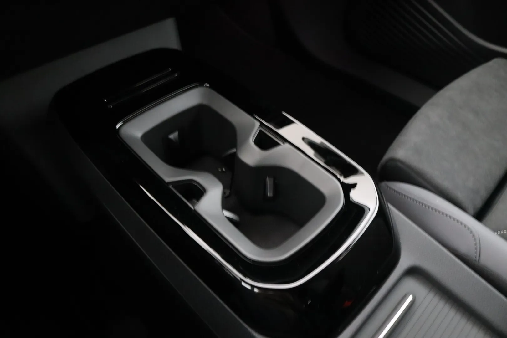 Volkswagen ID.4 NOK-327 carousel image