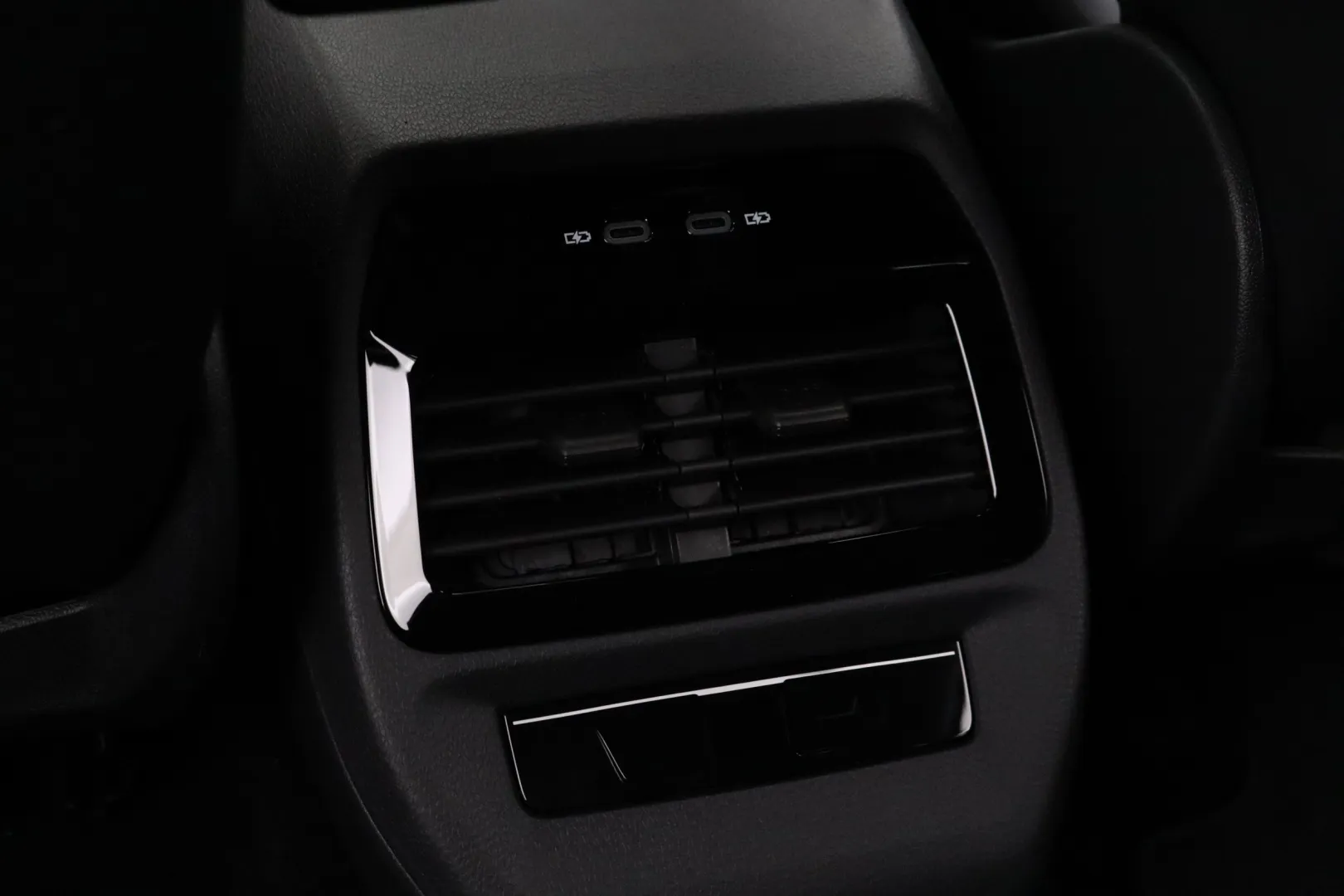 Volkswagen ID.4 NOK-327 carousel image