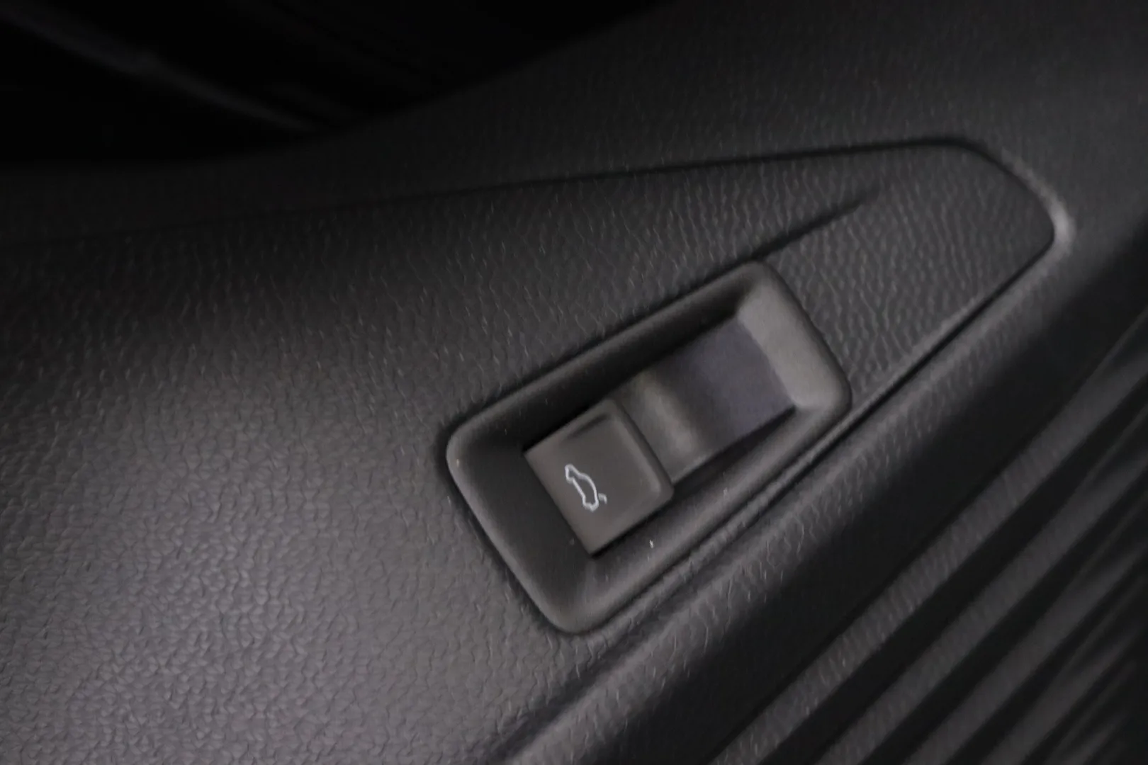 Volkswagen ID.4 NOK-327 carousel image