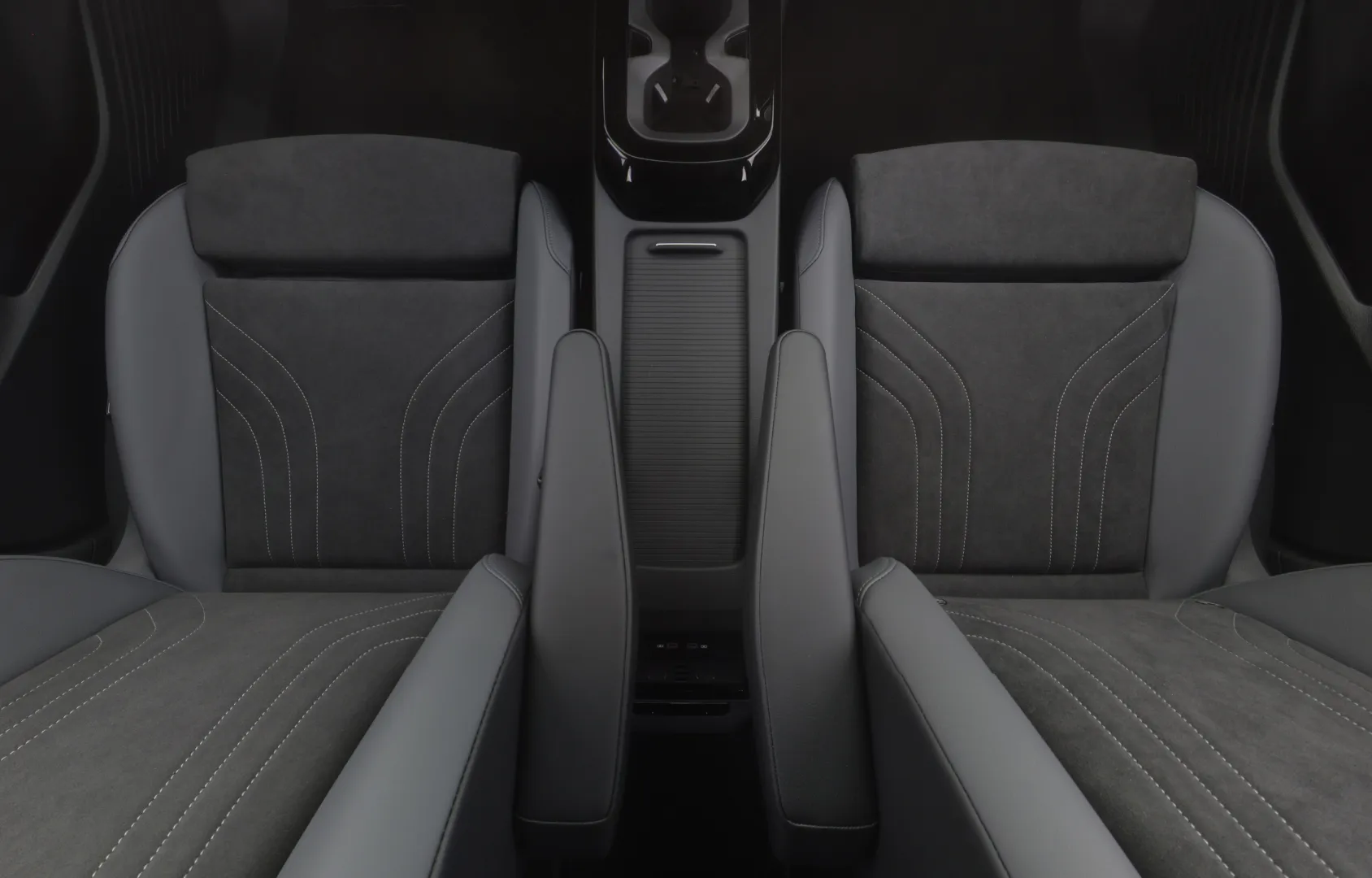 Volkswagen ID.4 NOK-327 carousel image