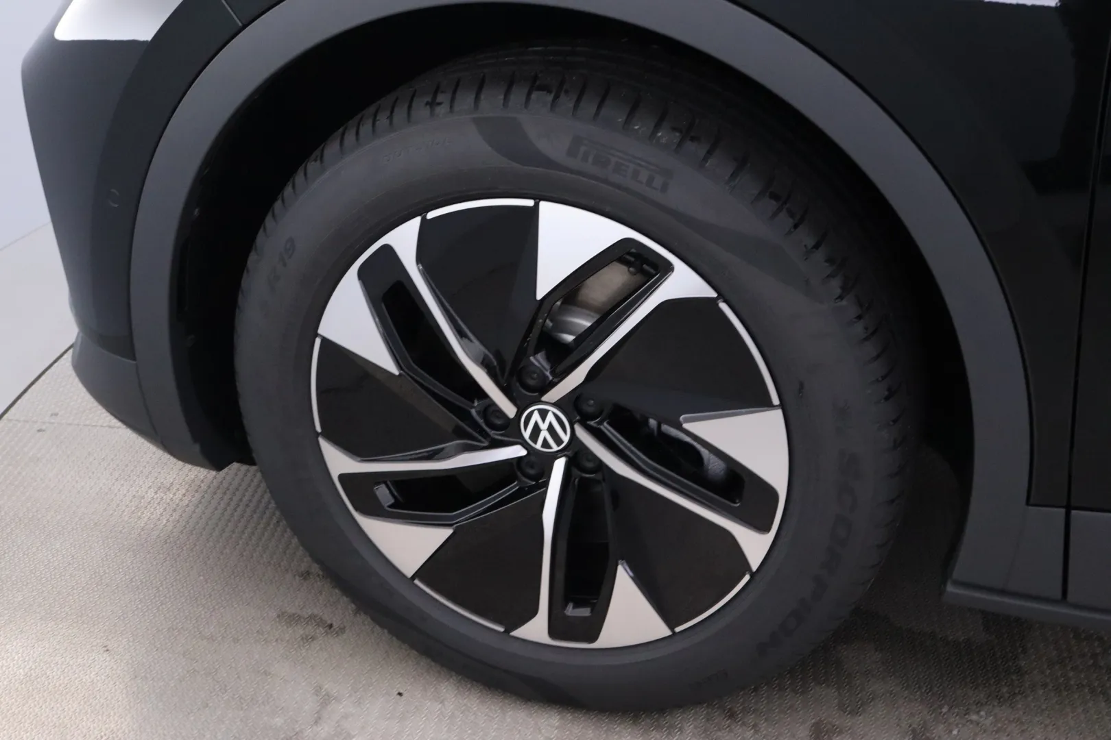 Volkswagen ID.4 NOK-327 carousel image