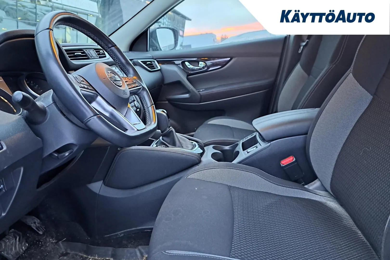 NISSAN Qashqai ZNE-233 carousel image