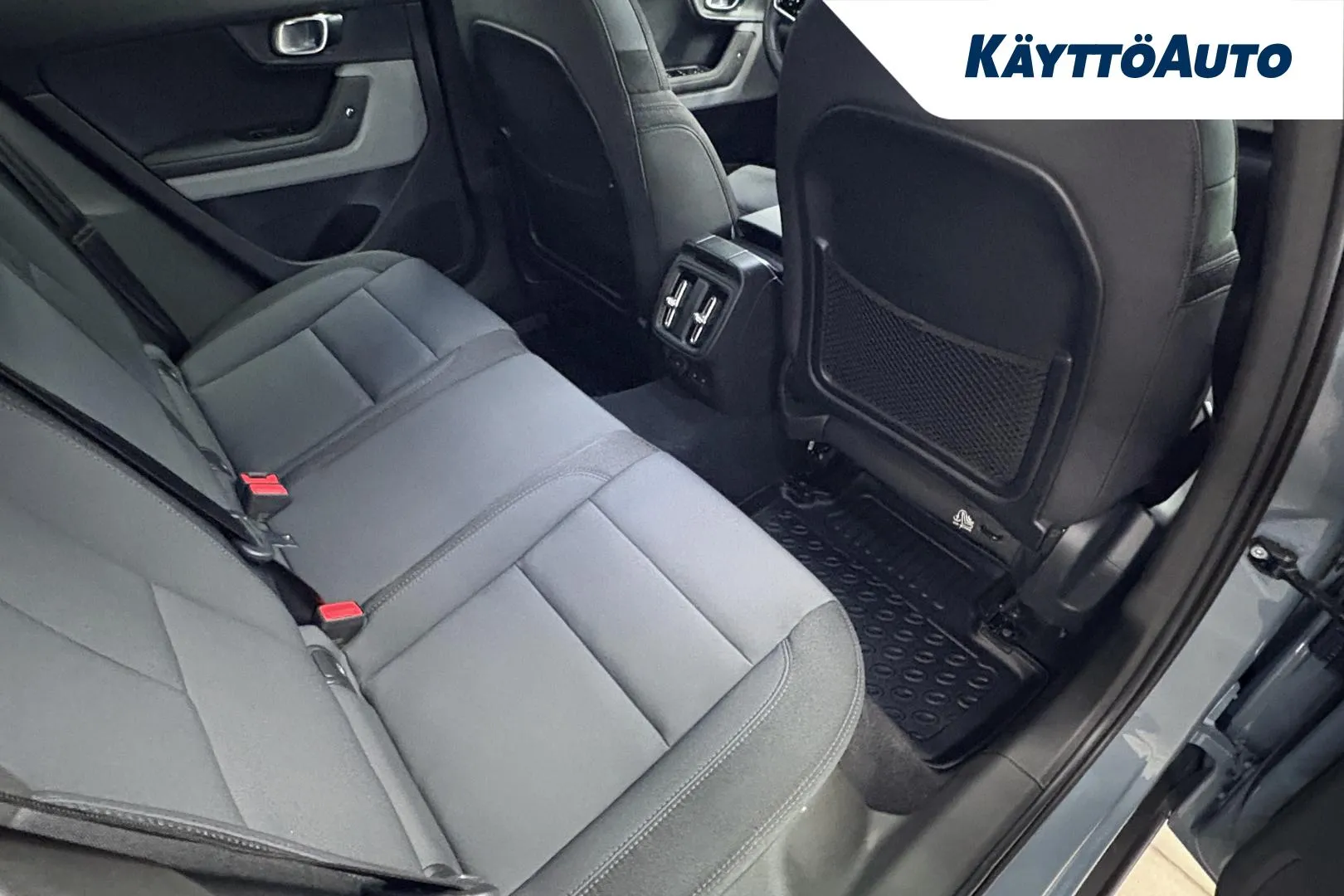 POLESTAR 2 OZZ-465 carousel image