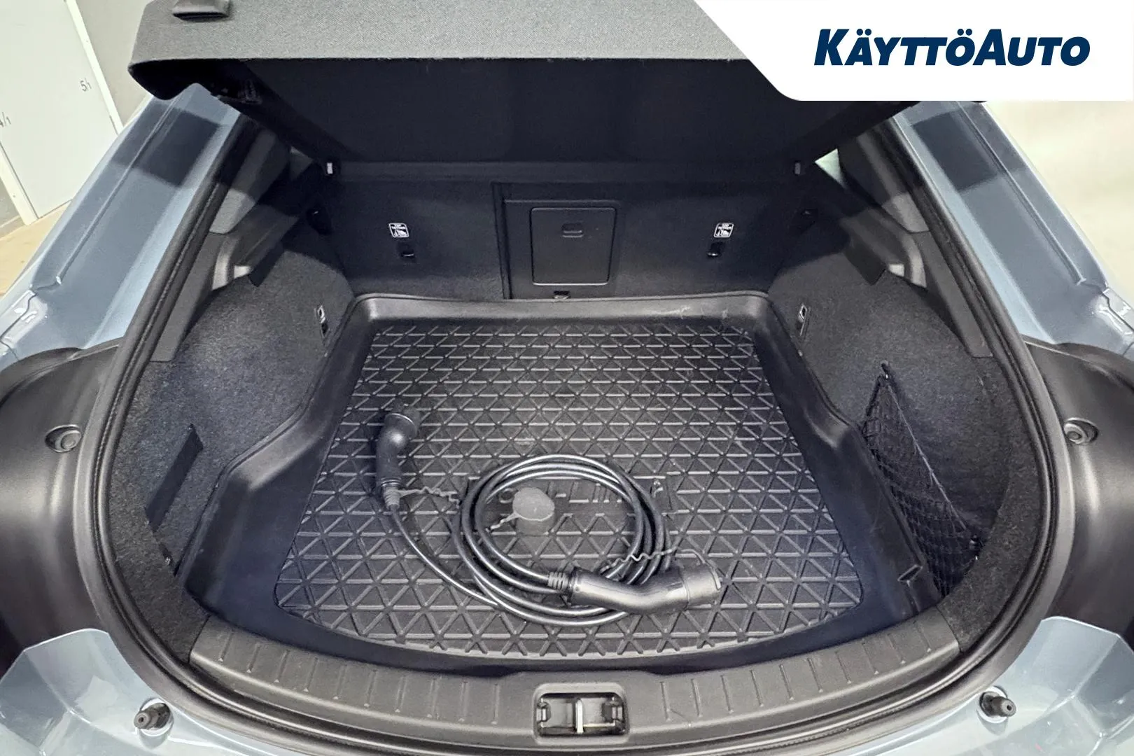 POLESTAR 2 OZZ-465 carousel image