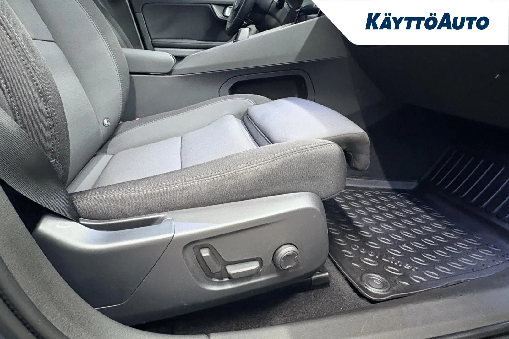 POLESTAR 2 OZZ-465 carousel image