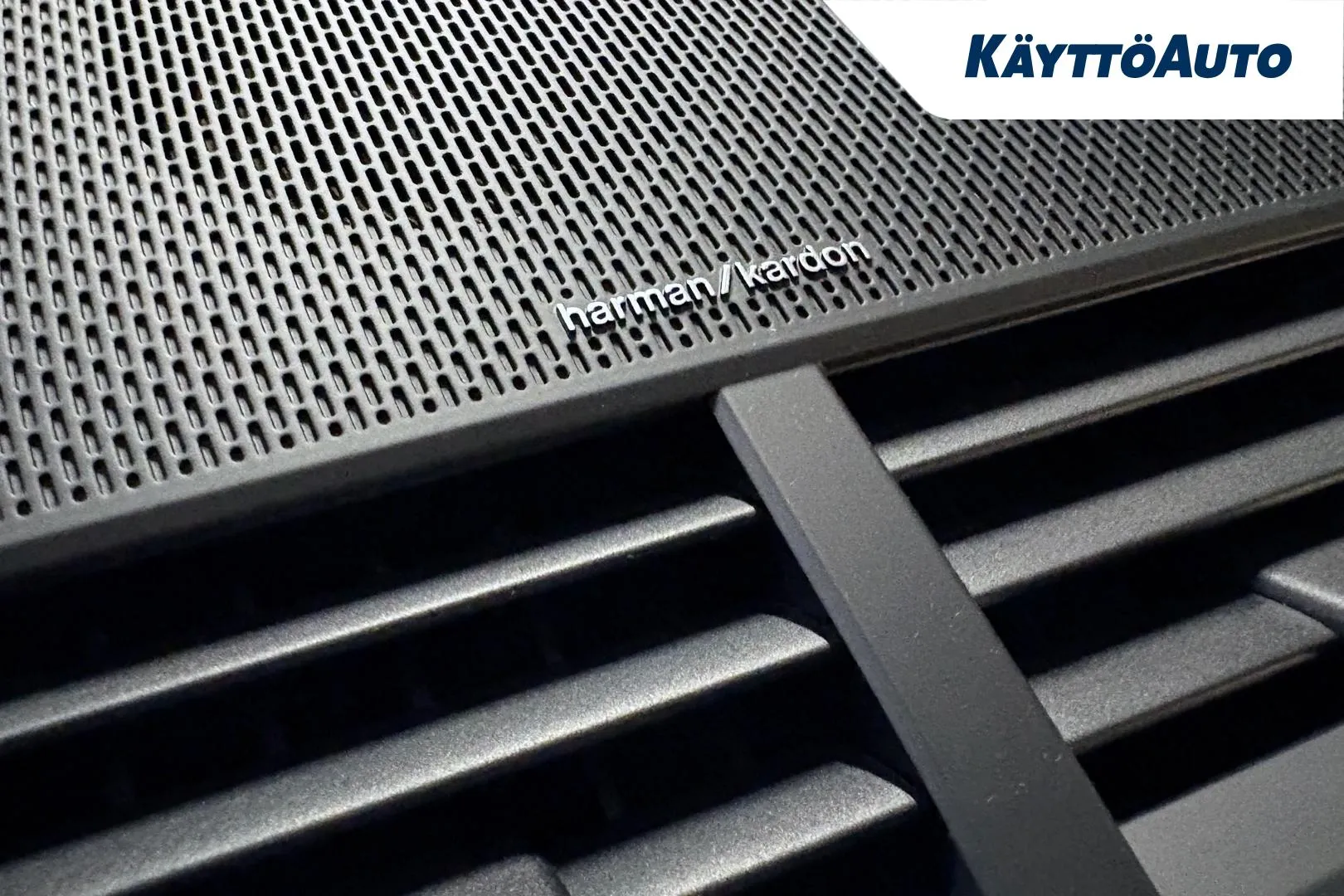 POLESTAR 2 OZZ-465 carousel image