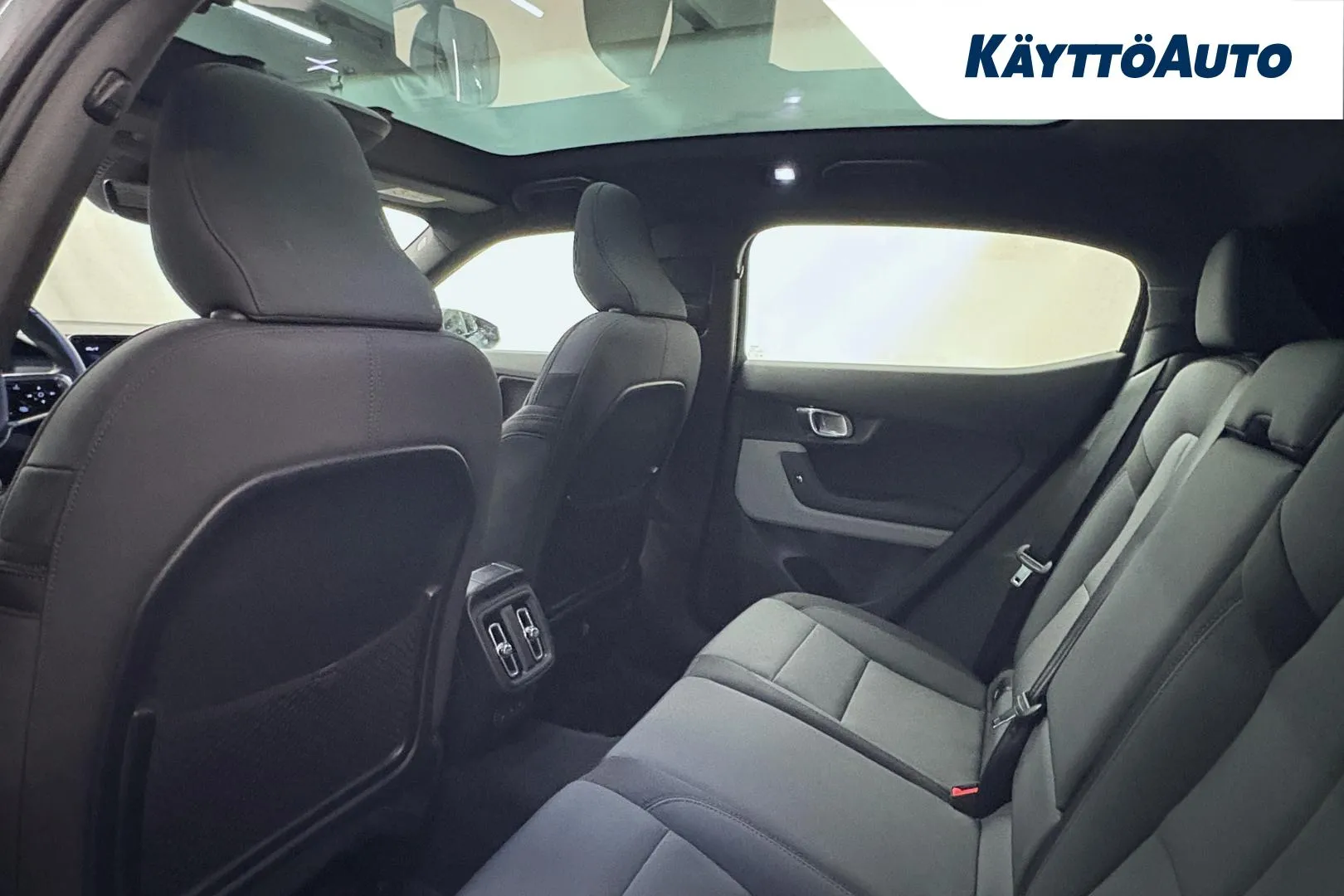 POLESTAR 2 OZZ-465 carousel image