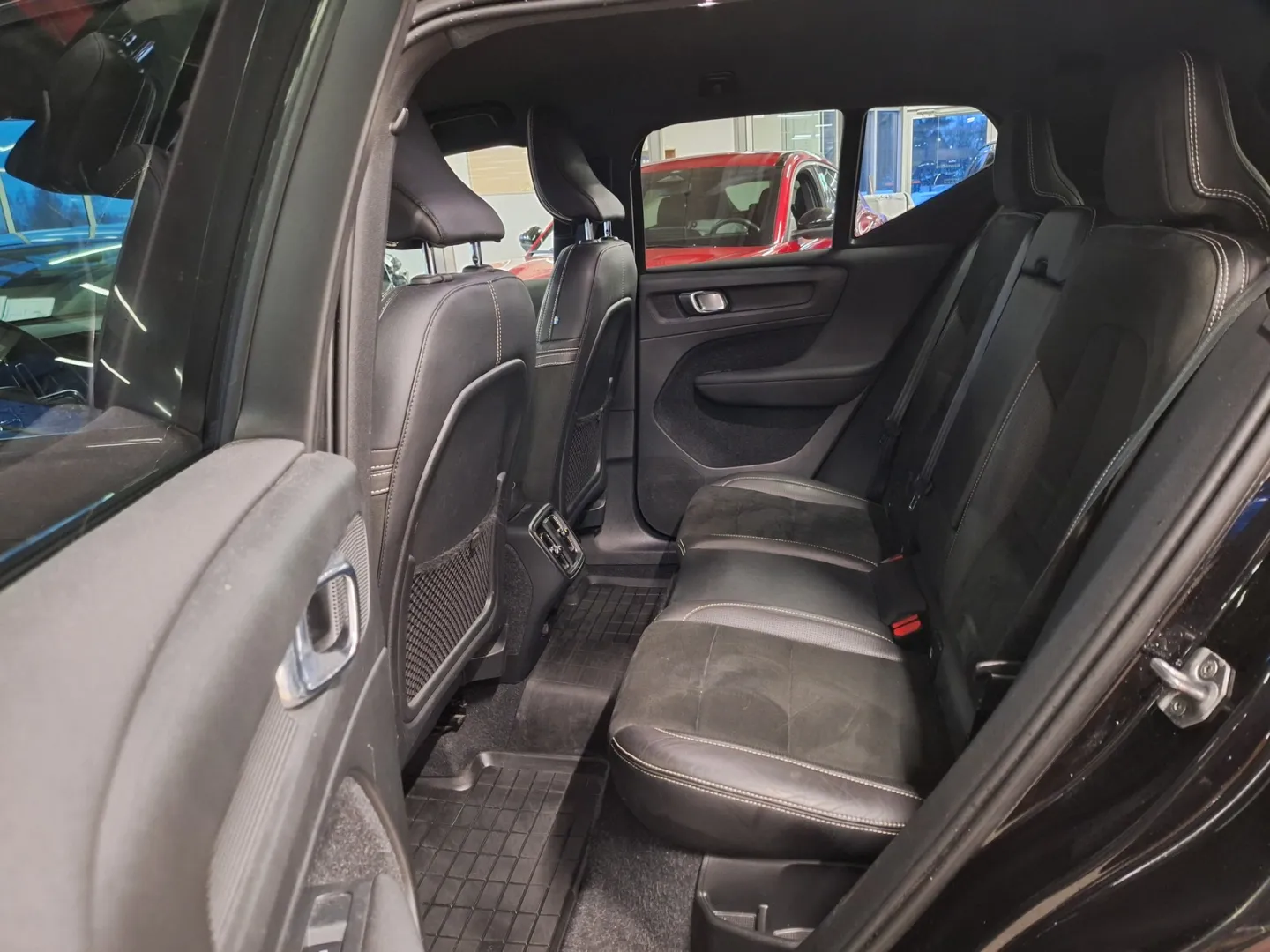 VOLVO XC40 YLR-492 carousel image