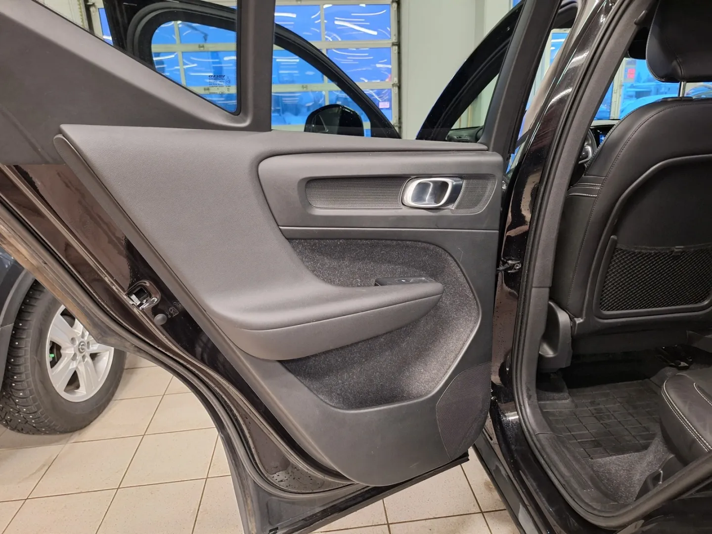 VOLVO XC40 YLR-492 carousel image