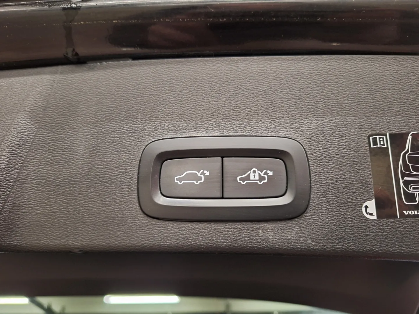 VOLVO XC40 YLR-492 carousel image