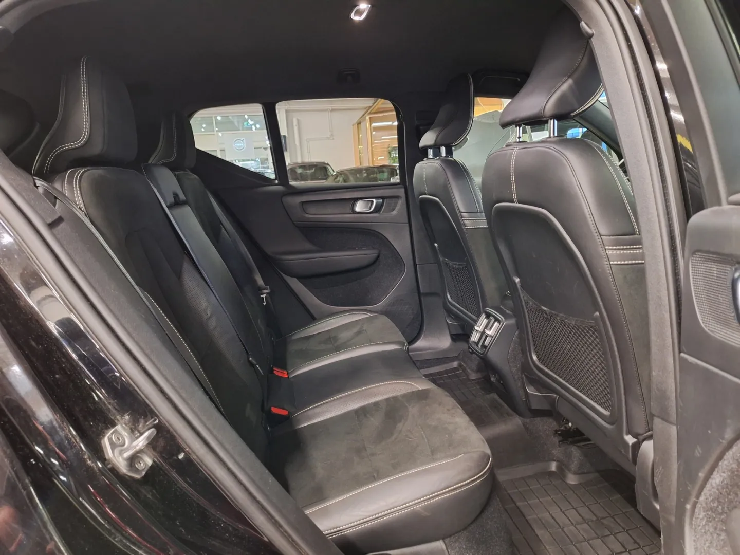 VOLVO XC40 YLR-492 carousel image