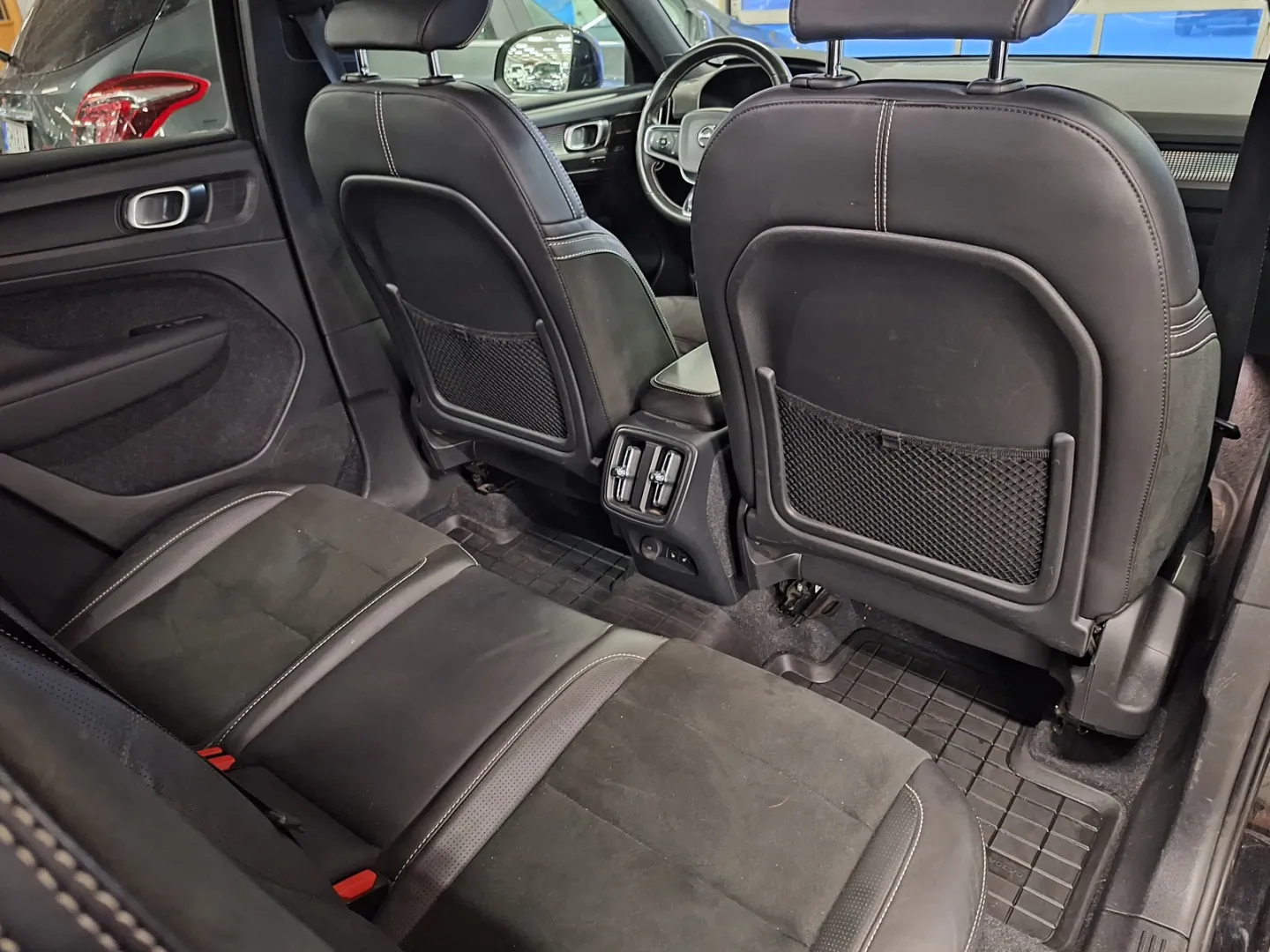 VOLVO XC40 YLR-492 carousel image