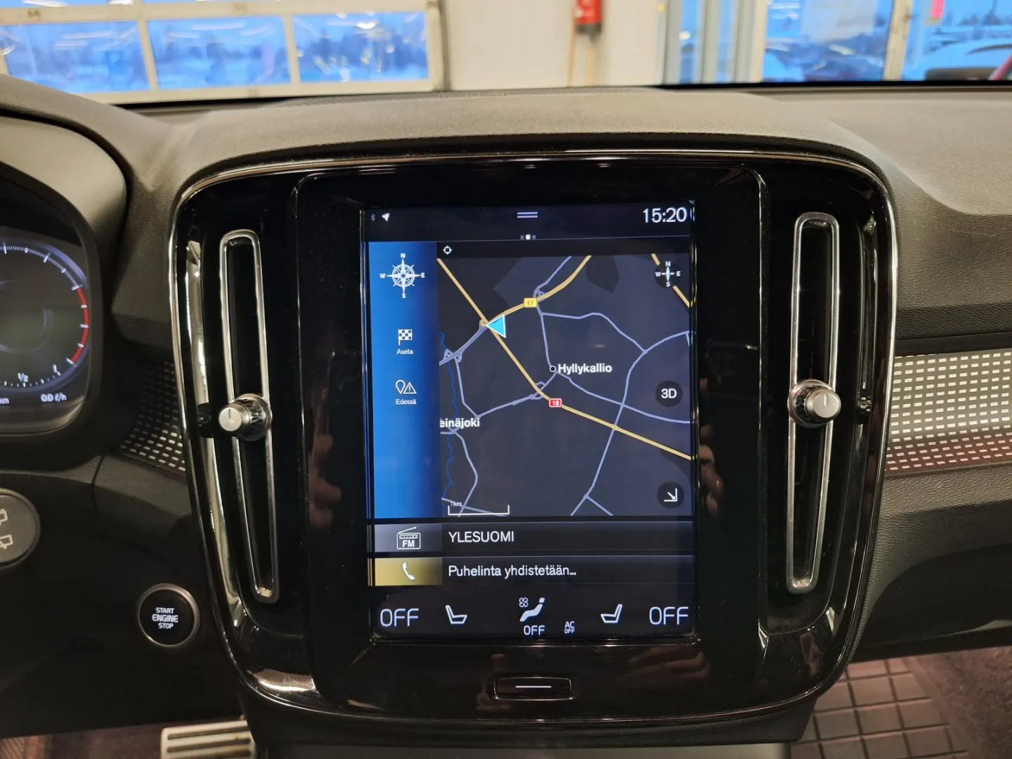 VOLVO XC40 YLR-492 carousel image