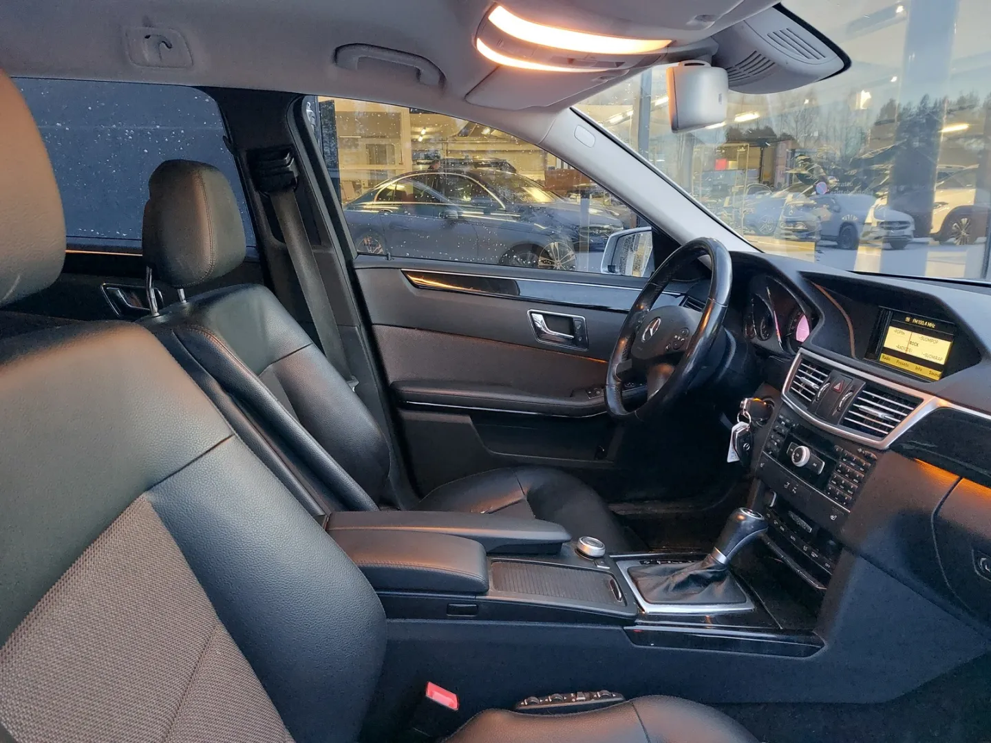 MERCEDES-BENZ E ULG-280 carousel image