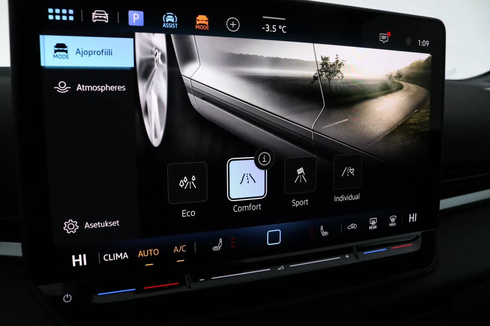 Volkswagen T-Roc KXP-936 carousel image