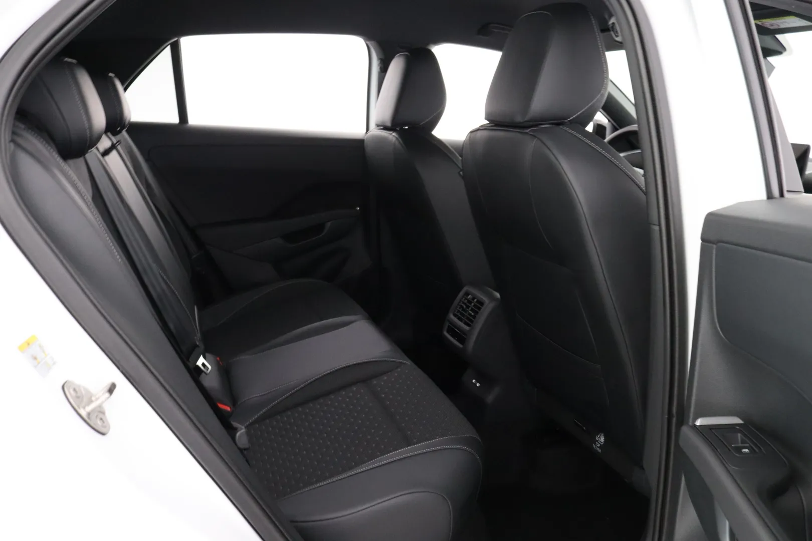 Volkswagen T-Roc KXP-936 carousel image