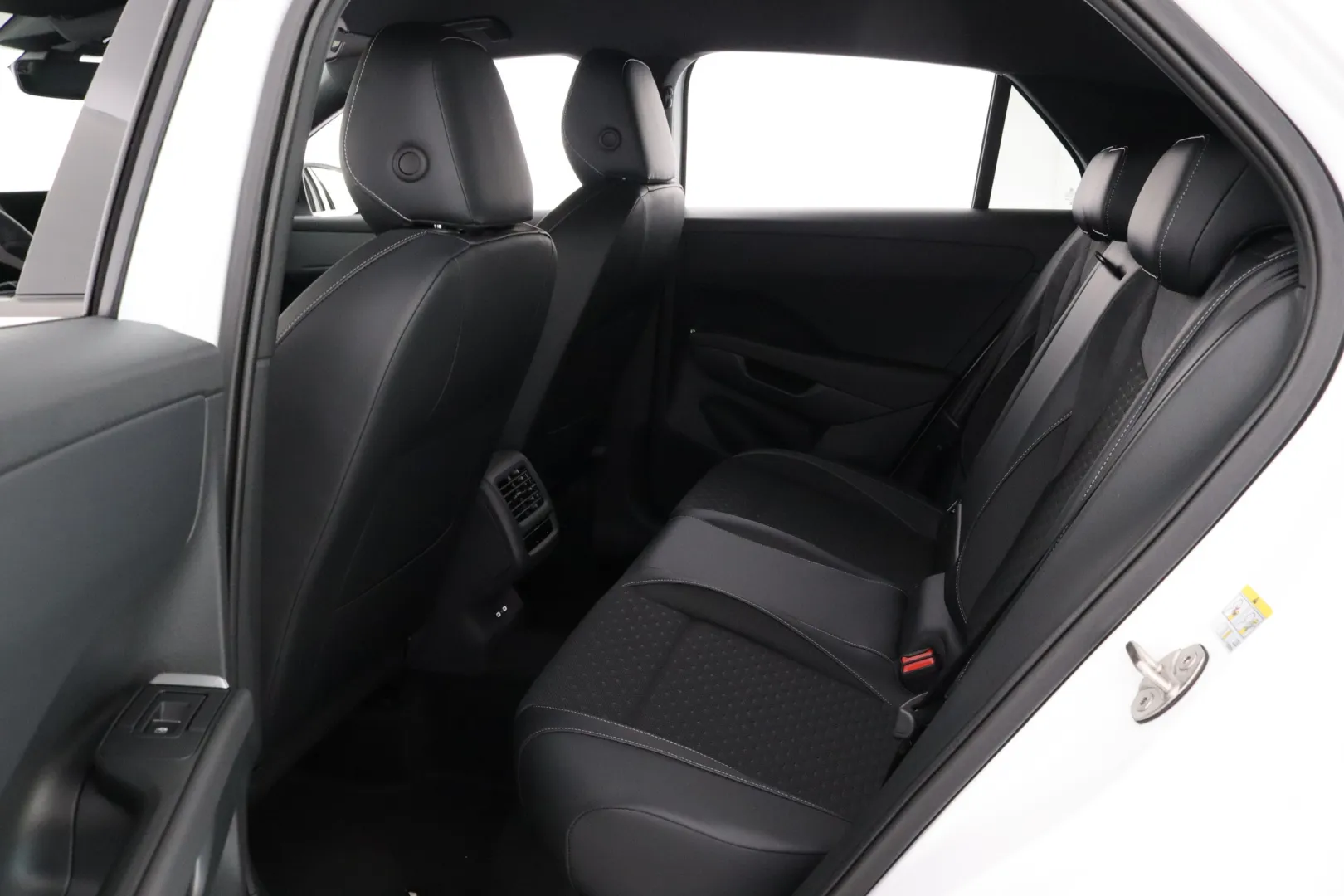 Volkswagen T-Roc KXP-936 carousel image