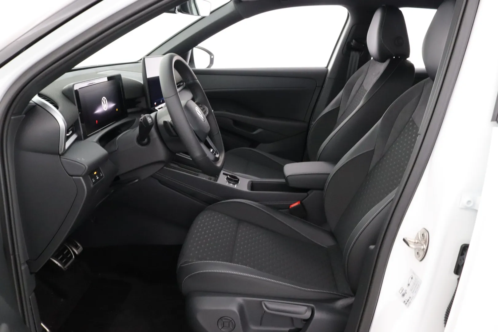 Volkswagen T-Roc KXP-936 carousel image