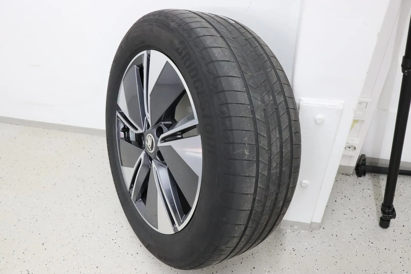 Skoda Enyaq LRL-146 carousel image