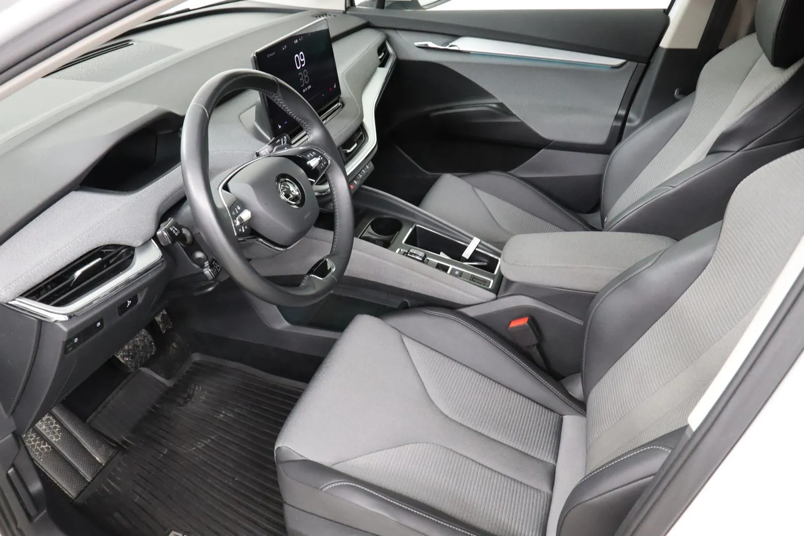 Skoda Enyaq LRL-146 carousel image