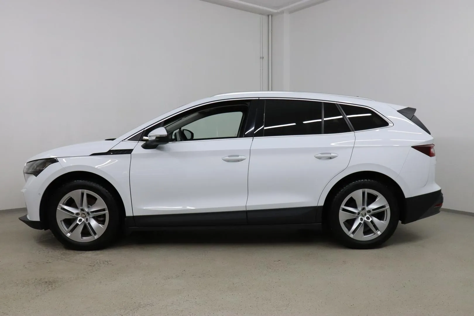 Skoda Enyaq LRL-146 carousel image