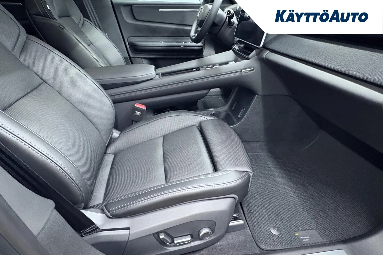 Polestar 4 YYE-559 carousel image