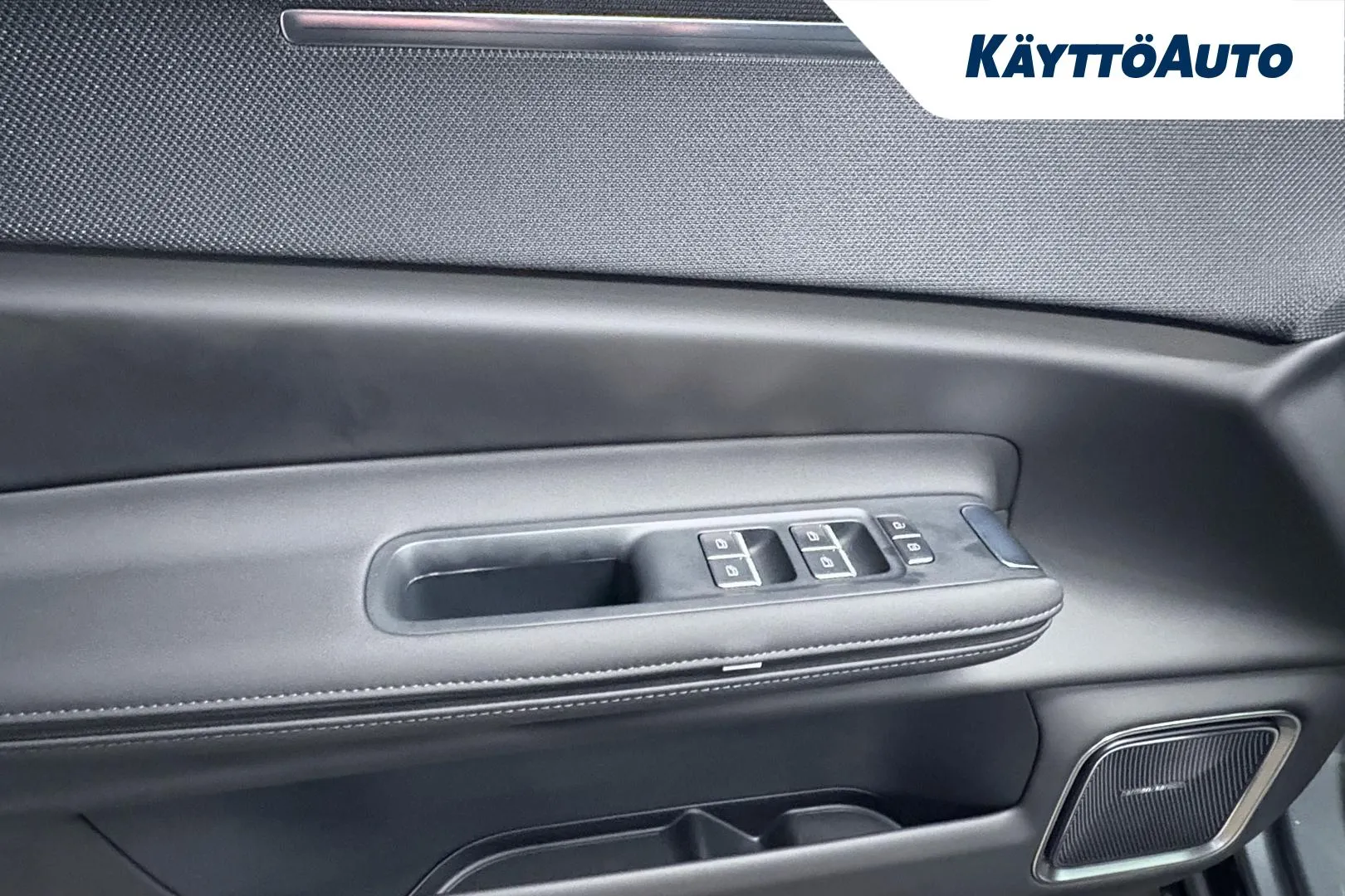 Polestar 4 YYE-559 carousel image