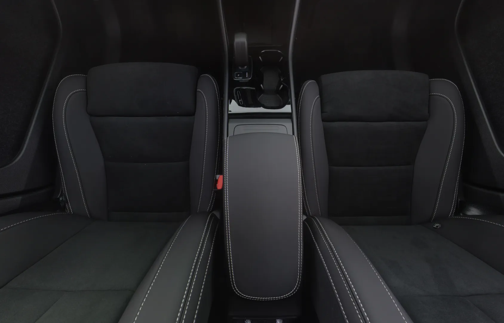 Volvo EX40 NOK-415 carousel image