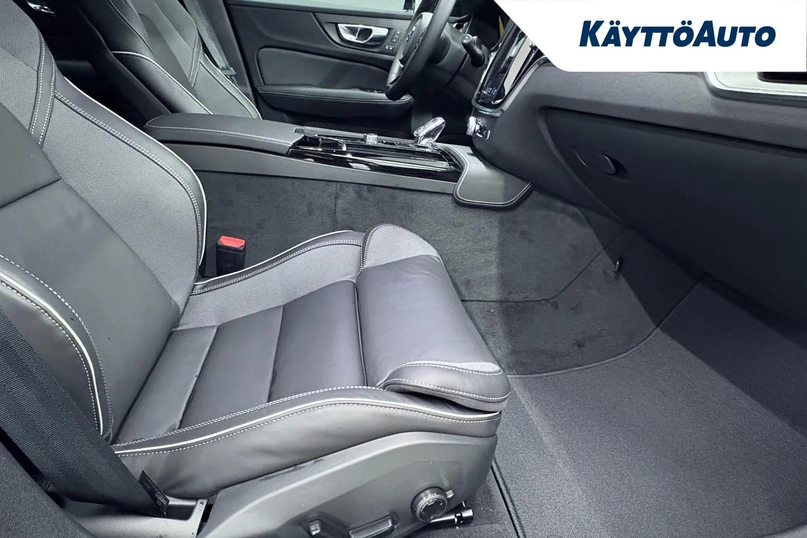 Volvo V60 RXU-225 carousel image