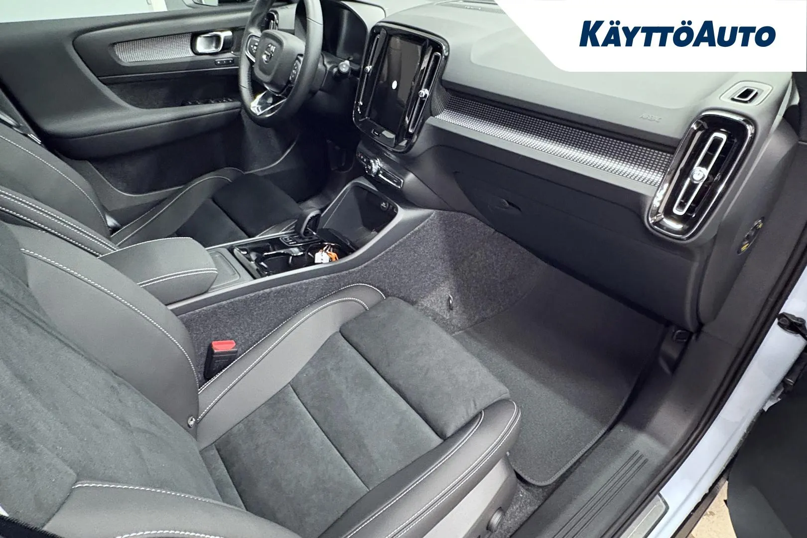 Volvo EX40 NOK-810 carousel image