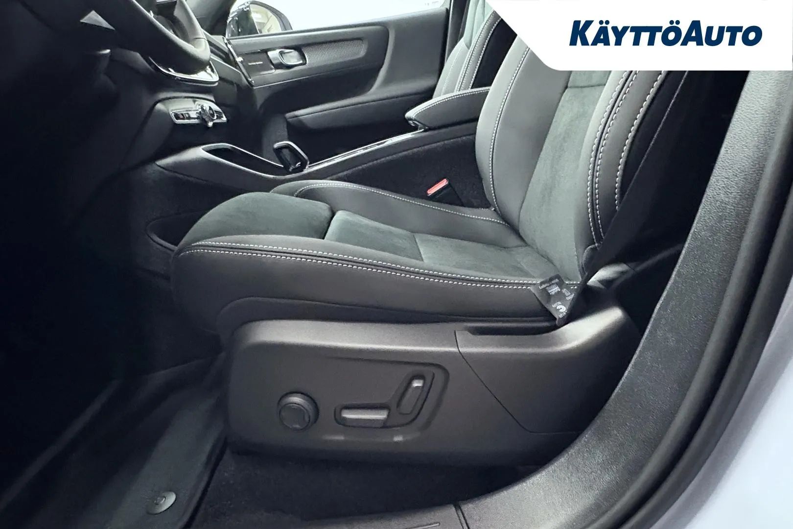 Volvo EX40 NOK-810 carousel image