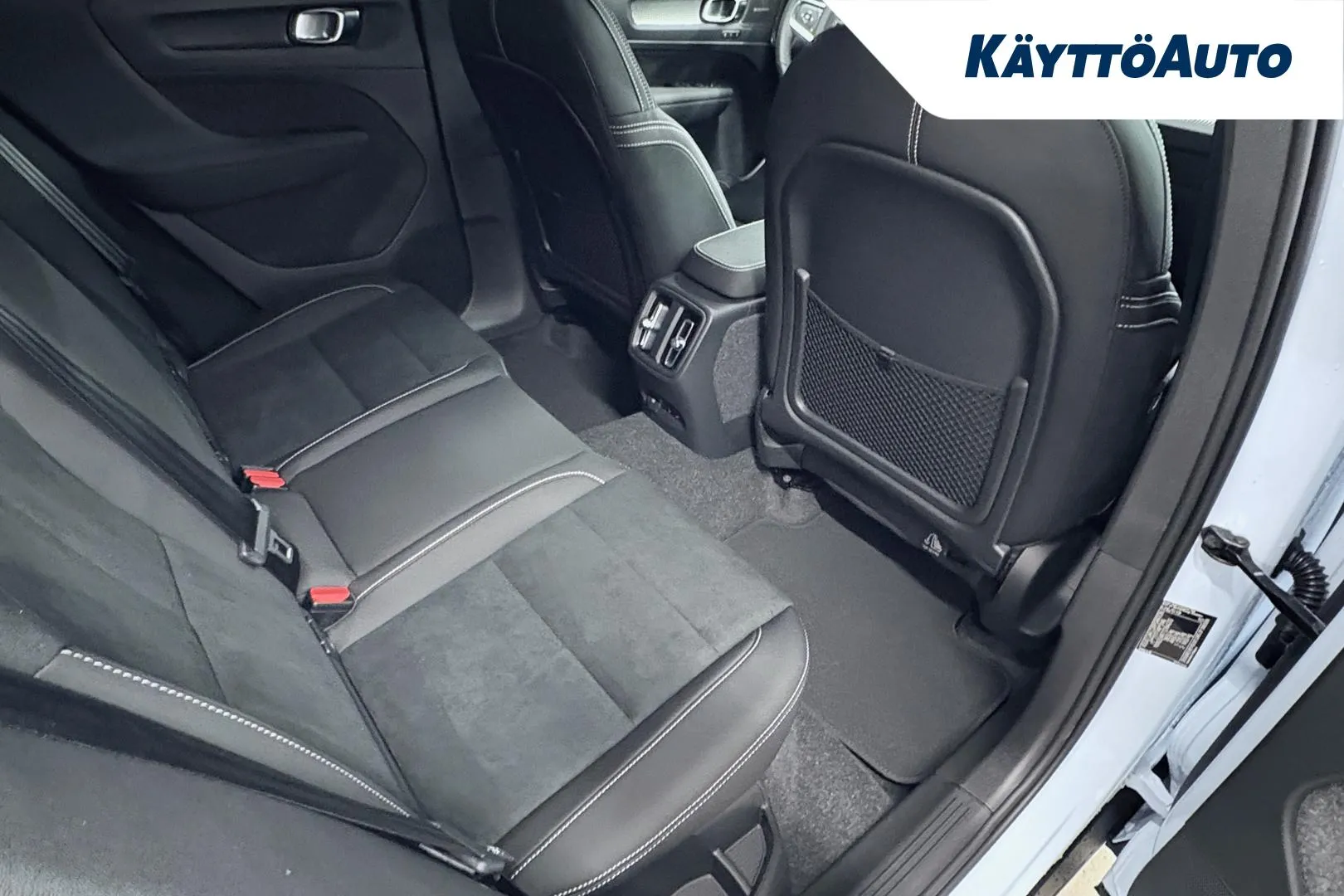 Volvo EX40 NOK-810 carousel image